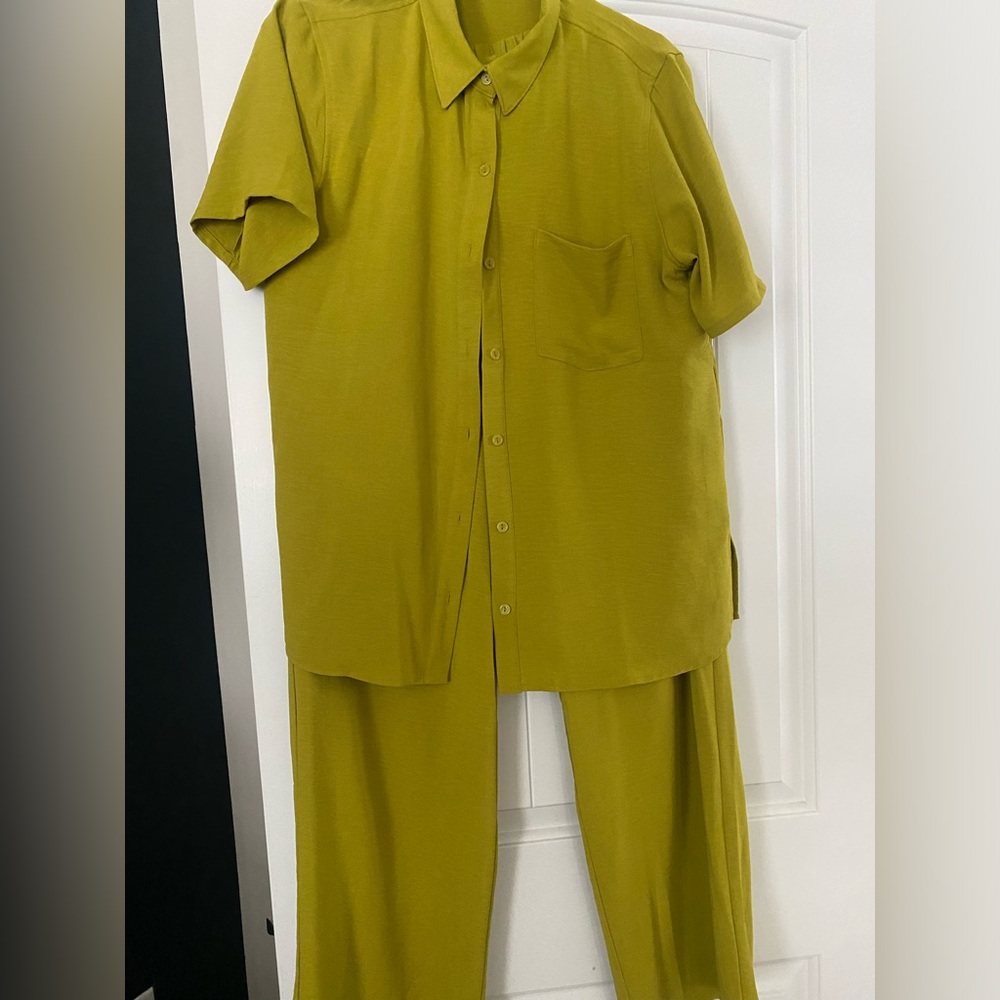 Cute and Comfy Chartreuse Set! - NWT